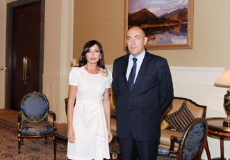 Первая леди Азербайджана Мехрибан Алиева встретилась с послом Литвы в стране Кестутисом Кудзманасом