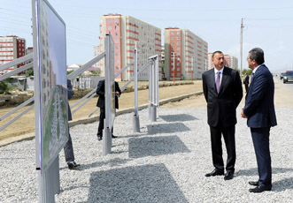 Президент Азербайджана Ильхам Алиев осмотрел территорию в поселке Сахил Гарадагского района, где будет создан новый парк