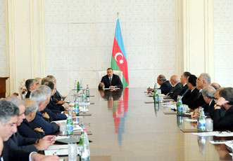 Президент Ильхам Алиев:"Для нас основная задача - сохранение макроэкономической стабильности"