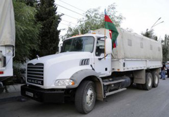 По поручению Президента Азербайджана Ильхама Алиева для помощи пострадавшим вИране отземлетрясения отправлен гуманитарный караван