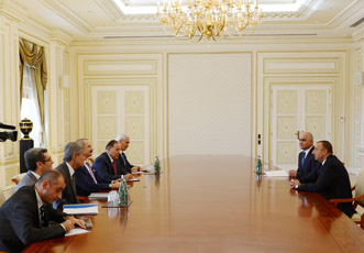 Президент Азербайджана Ильхам Алиев принял делегацию во главе с министром экономики Турции Зафером Чаглаяном