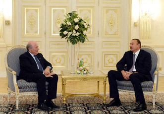 Президент Азербайджана Ильхам Алиев принял делегацию во главе с президентом ФИФА Йозефом Блаттером