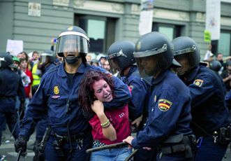 В Мадриде разгневанные испанцы пытались захватить парламент