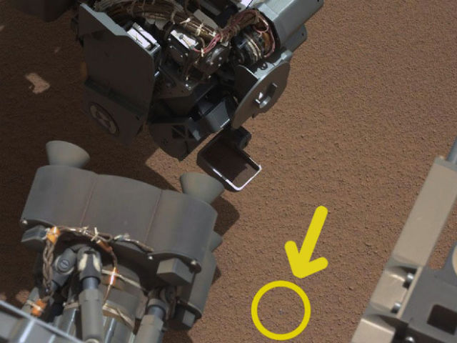 Работа марсохода Curiosity приостановлена из-за потерянной детали