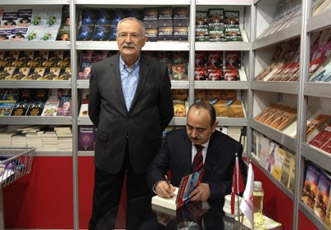 На XXXI Стамбульской книжной выставке состоялся«день автографа» книги «Геополитика» заведующего отделом Администрации Президента