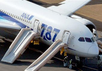 Японские авиакомпании приостановили полеты Boeing 787 Dreamliner