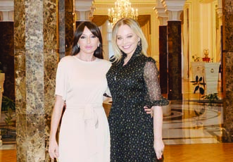 Первая леди Азербайджана Мехрибан Алиева встретилась совсемирно известной итальянской актрисой Орнеллой Мути