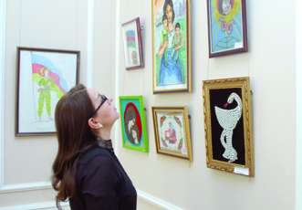 В Национальном музее искусств Азербайджана открылась выставка «Подарим жизнь одному ребенку»