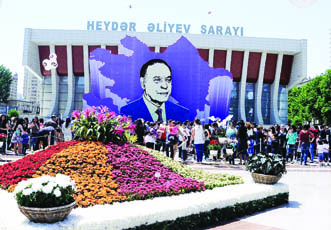 Грандиозный Праздник цветов в Баку