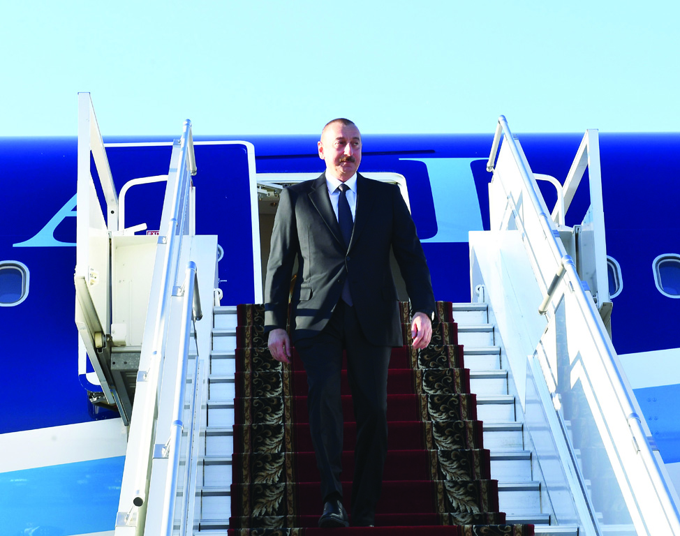 Президент Ильхам Алиев прибыл с рабочим визитом в Российскую Федерацию