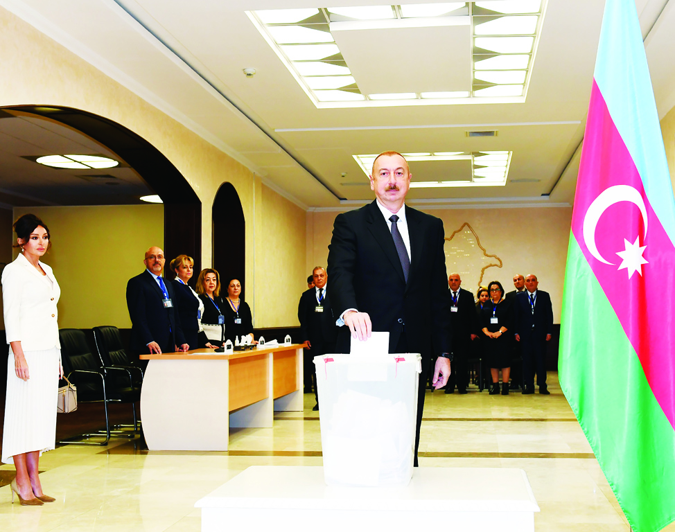 Президент Азербайджана Ильхам Алиев проголосовал на избирательном участке №6