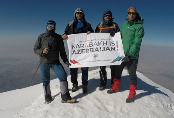 Турецкие альпинистыустановили на вершине горы Агры плакат со словами«Карабах — это Азербайджан!»