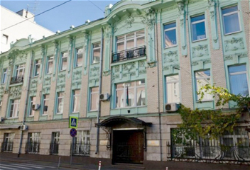 В течение одного дня посольство в Москвеполучило более 50 обращений от соотечественников,изъявивших желание защищать Родину
