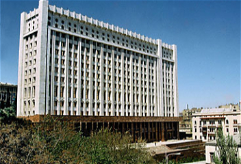 Руководитель АдминистрацииПрезидента, руководящие лицаАдминистрации, Управления деламии секретариата Первого вице-президента перечислили в Фонд помощиВооруженным силам средствав размере месячной заработной платы
