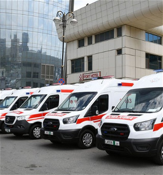 Враг обстреливает и автомобилискорой медицинской помощи
