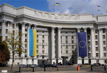 Украина приветствуетперемирие в Карабахеи поддерживает целостность Азербайджана