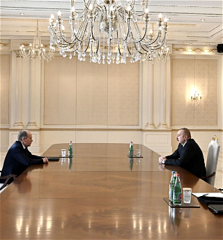 Президент Ильхам Алиев принял директораФедеральной службы безопасности России