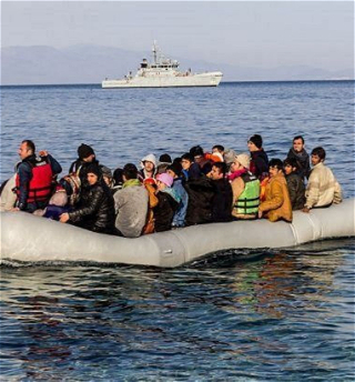 У берегов Ливии спасли более 400 нелегальных мигрантов