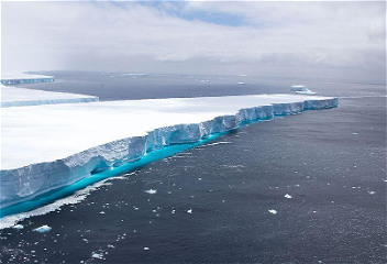 Самый большой в мире айсберг растаял