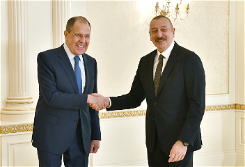 Президент Азербайджана Ильхам Алиев принял делегацию во главе с министром иностранных дел России