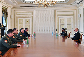 Президент Ильхам Алиевпринял министра обороны Беларуси