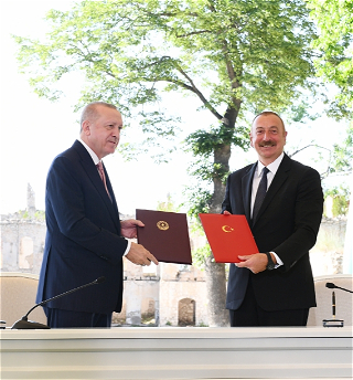 Между Азербайджаном и Турцией подписанаШушинская декларация о союзнических отношениях