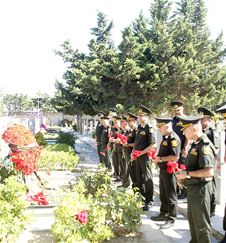 Делегация Министерства обороныпосетила могилу Национального героя Мубариза Ибрагимова