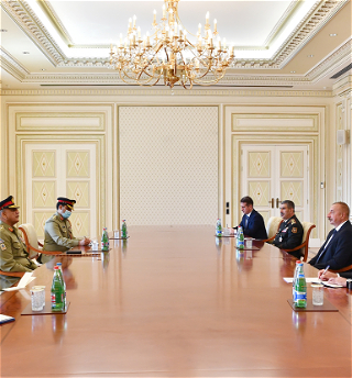 Президент Ильхам Алиев принял командующего Сухопутными войсками Пакистана