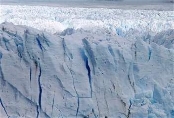 Ледник в Италии спасли от таяния с помощьюгигантского брезента