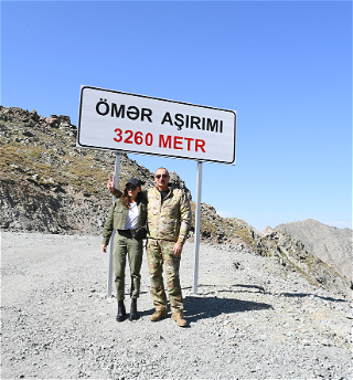 Президент Ильхам Алиев и первая леди Мехрибан Алиева посетили Кяльбаджарский и Лачинский районы