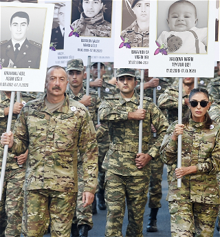 В Баку состоялось шествие в знак почтениясветлой памяти шехидов Отечественной войны