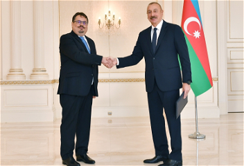 Президент Ильхам Алиев принял верительные грамотыновоназначенного руководителя представительстваЕвропейского Союза в нашей стране