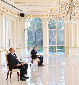 Президент Ильхам Алиев принял верительные грамотыновоназначенного посла Кыргызской Республики в Азербайджане