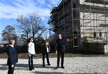 Президент Ильхам Алиев и первая леди Мехрибан Алиеваознакомились с реставрационными работами, проводимыми в усадебном комплексе Мехмандаровых в Шуше