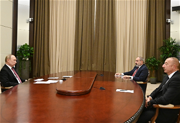 В Сочи состоялась трехсторонняя встреча между Президентом РоссииВладимиром Путиным, Президентом Азербайджана Ильхамом Алиевыми премьер-министром Армении Николом Пашиняном