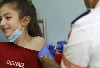 Испания ускорила кампанию вакцинации против COVID-19 и проводит иммунизацию детей