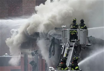 В Нью-Йорке в результате пожара в жилом доме погибли 19 человек, в том числе 9 детей
