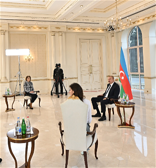 Президент Азербайджана Ильхам Алиевдал интервью местным телеканалам
