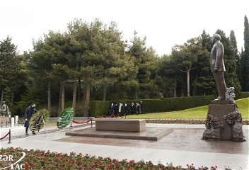 Председатель парламента Монтенегро посетил могилу великого лидера и Шехидляр хиябаны