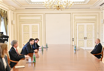 Президент Ильхам Алиев принялминистра Вооруженных сил Великобритании