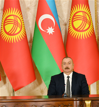 Президенты Азербайджана и Кыргызстанавыступили с заявлениями для печати