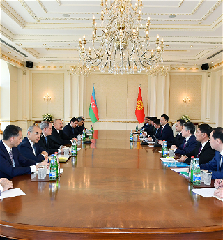 Встреча президентов Азербайджанаи Кыргызстана в расширенном составе