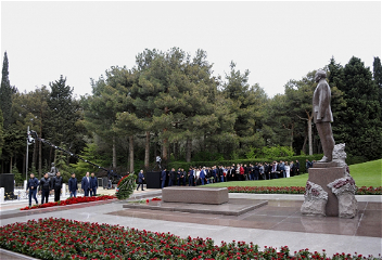 Азербайджанский народ чтит память великого лидера Гейдара Алиева