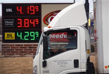 В США продолжается рекордный рост цен на топливо