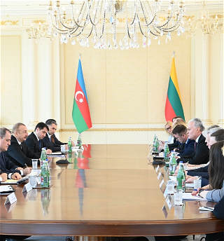 Встреча президентов Азербайджана и Литвы в расширенном составе