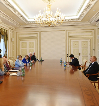 Президент Ильхам Алиев принял сопредседателей и членов Правления Международного центраНизами Гянджеви