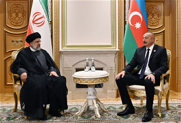 В Ашхабаде состоялась встречаПрезидента Азербайджана Ильхама Алиева с Президентом Ирана Сейедом Ибрахимом Раиси