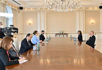 Президент Азербайджана Ильхам Алиев принялминистра по делам семьи и социальных услуг Турции