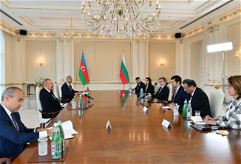 Состоялась встреча Президента Ильхама Алиевас премьер-министром Болгарии Кирилом Петковым в расширенном составе