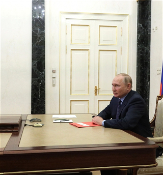 Президент России обсудил с членами Совета Безопасности ситуацию в Карабахе